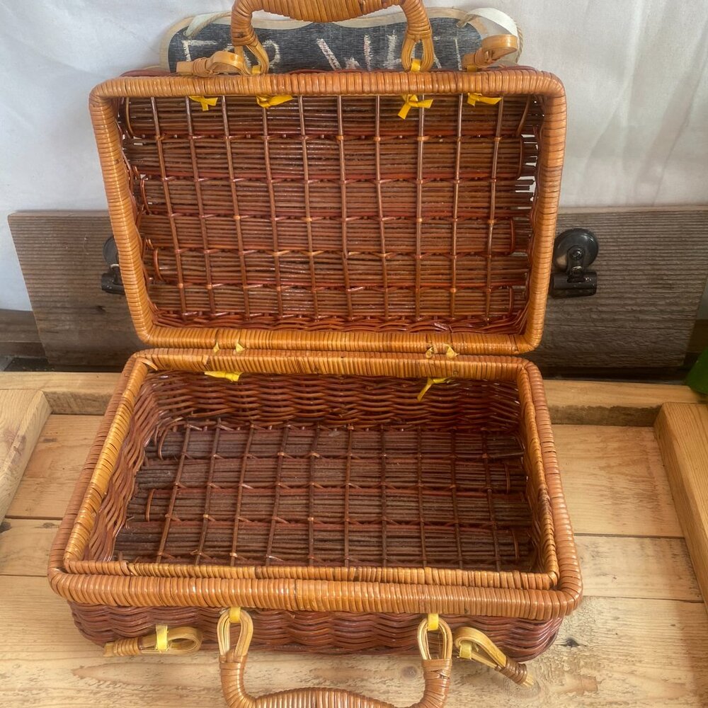 Vintage Wicker Picnic Basket Tote Double Latched Woven Rattan Retro Handbag
